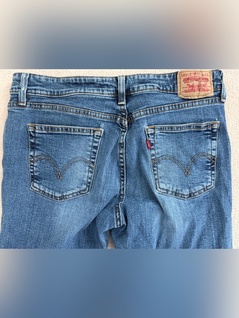 Vintage Levi's 519 Juniors Y2K Low Rise Long Medium Blue Flare Jeans 9 L - Picture 4 of 4